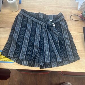 Suzanne Betro Black and Gray Patterned Women Shorts